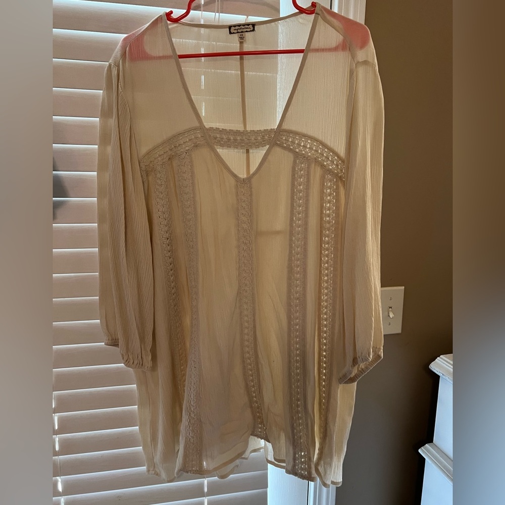 Eyeshadow Cream blouse